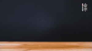 老豆腐切小塊。