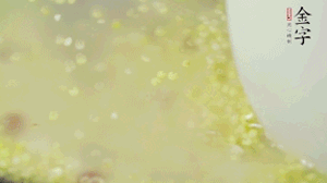 糯米、紅豆浸泡1小時，和小米一起入電飯鍋蒸熟。