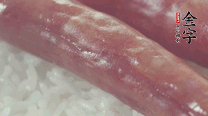 關(guān)上蓋子，煮到米飯露出時(shí)。