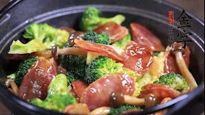 出鍋前加少許鹽、水淀粉即可。