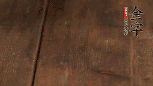 小玉米洗凈，對(duì)切。