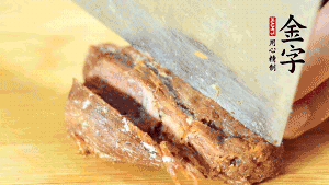 金字鹵牛肉切成小粒。