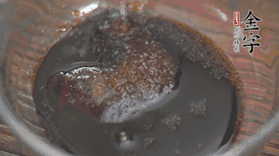 調(diào)配醬汁：耗油、生抽、老抽、糖、鹽、清水?dāng)嚢杈鶆颉?>
					</div>
					<span>步驟 3/5</span>
					<p>調(diào)配醬汁：耗油、生抽、老抽、糖、鹽、清水?dāng)嚢杈鶆颉?/p>
				</li><li>
					<div   id=