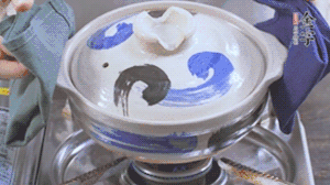 每隔30s將鍋傾斜一側(cè)。（受熱更均勻，鍋巴更噴香）