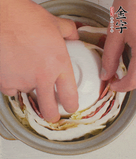 寬度剛好是鍋的高度?？垡粋€小碗更有助于幫助造型。