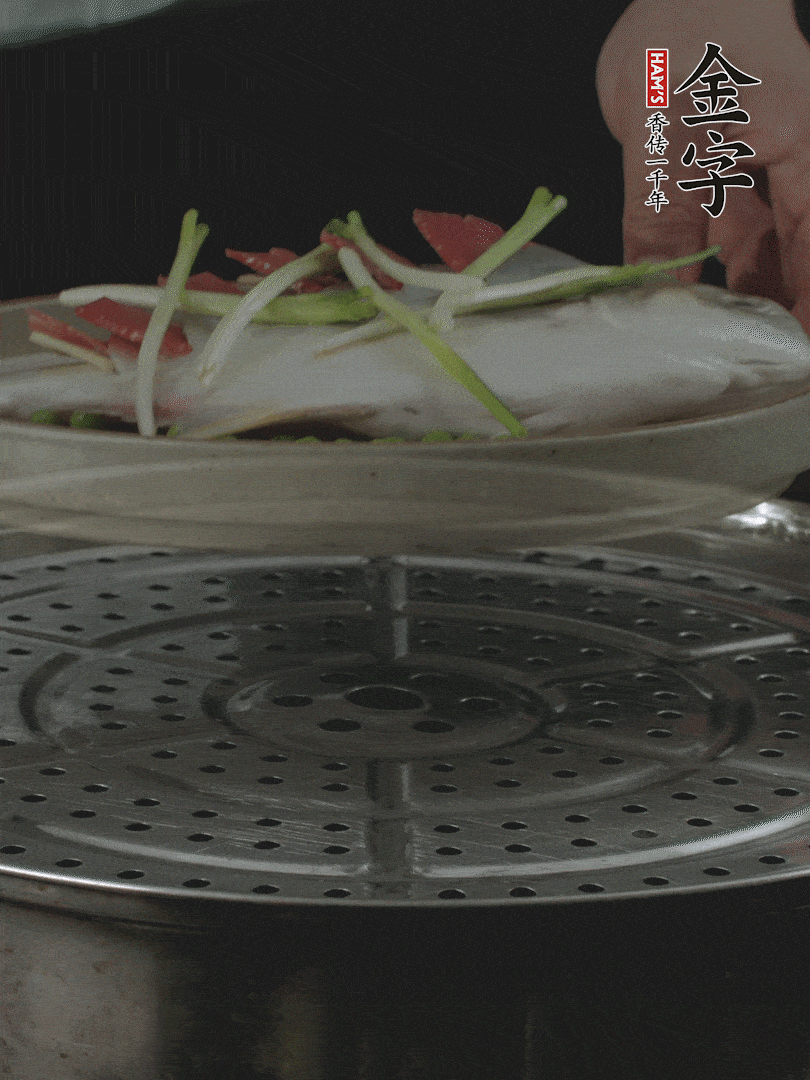 水開(kāi)后，大火上鍋蒸8～10分鐘。