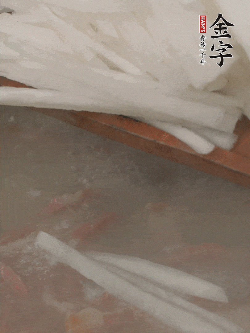 放蘿卜絲，燉5分鐘。