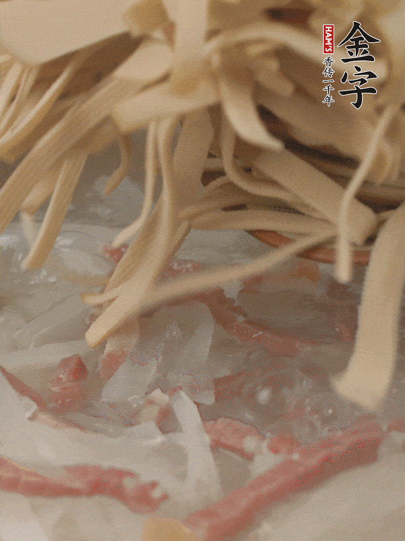 再放千張絲，燉2-3分鐘。