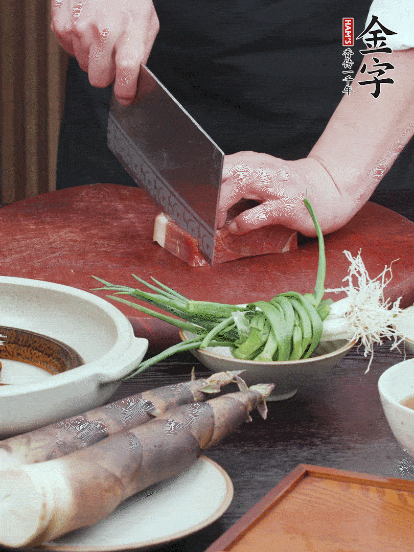 金字火腿切片；姜切片。