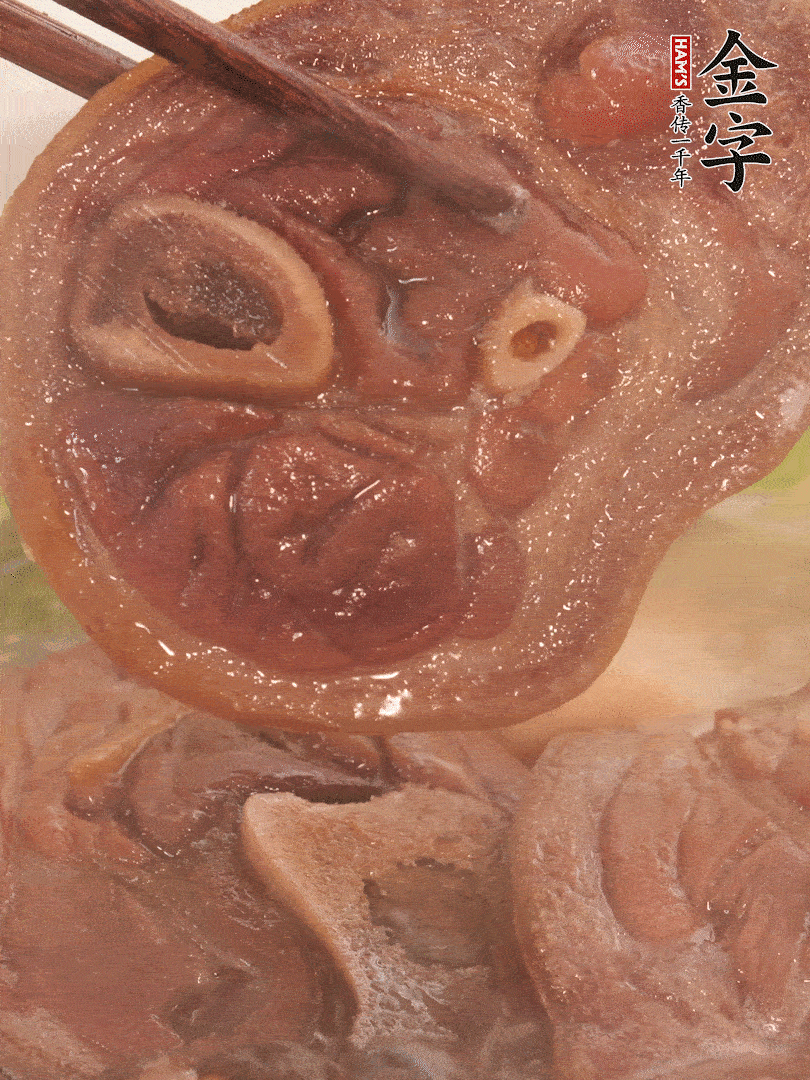 大火燒開后，調(diào)成小火燜煮30分鐘，煮至蓮藕軟糯。