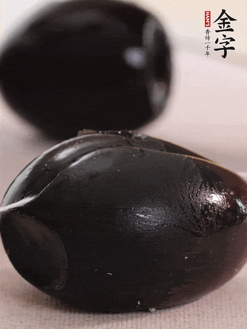 娃娃菜金針菇去跟洗凈，皮蛋改刀。