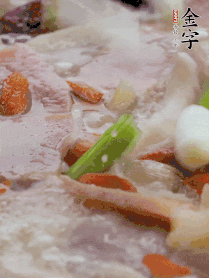 最后下枸杞、蒜白。