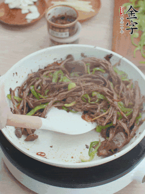 少許鹽調(diào)味。