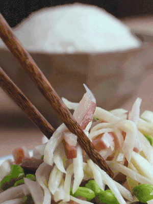 加一點清水炒至斷生。