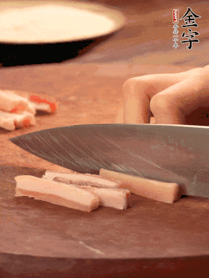金字淡咸肉切丁。