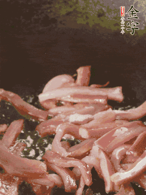 再放豌豆苗翻炒均勻。