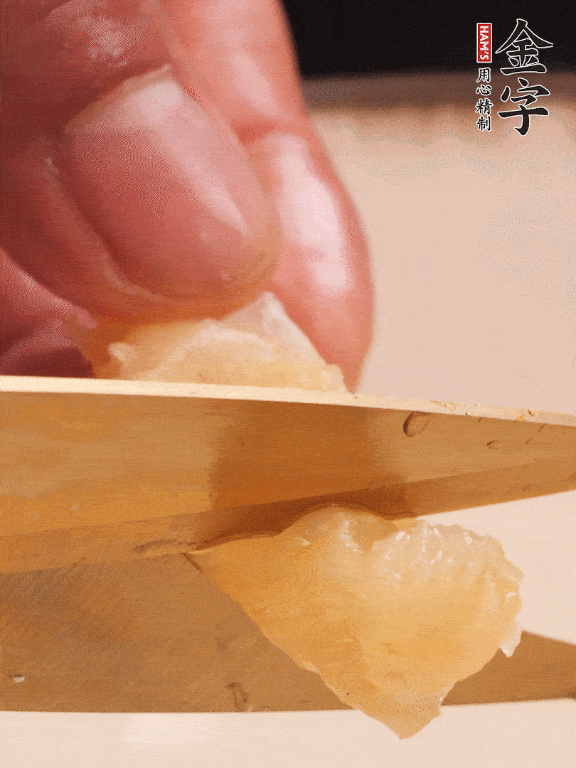 取出放入清水中，清洗表面，再剪成小段