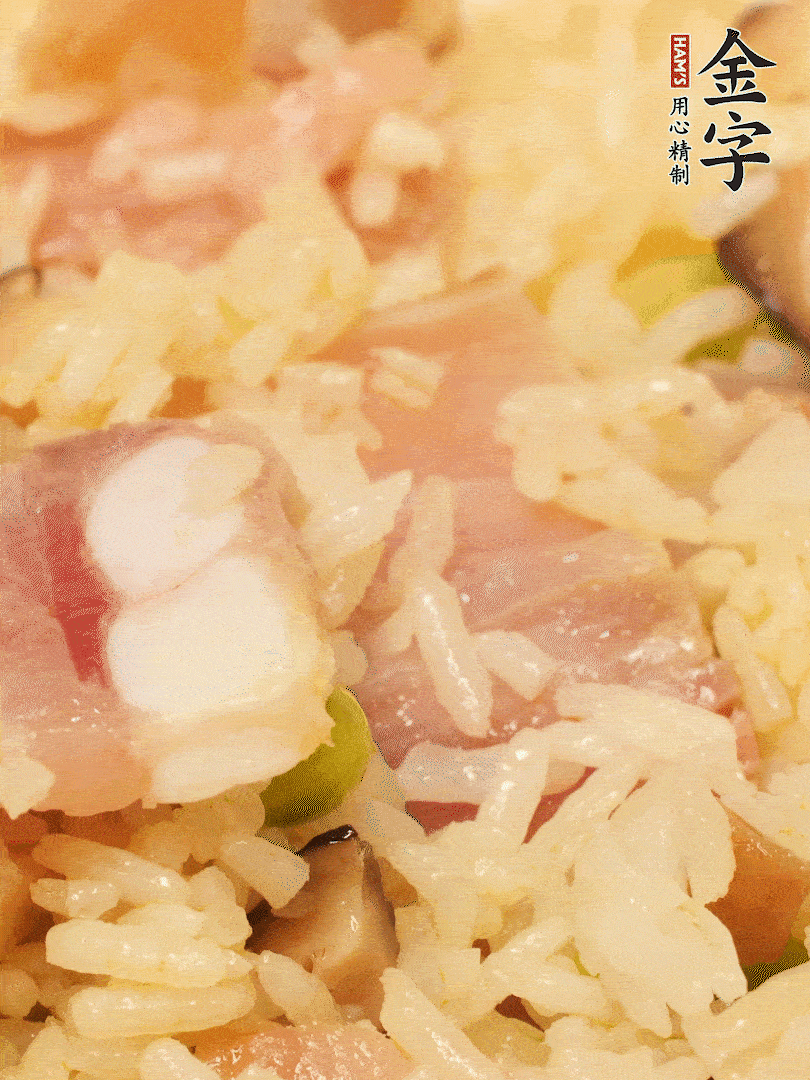 下米飯、蝦米繼續(xù)翻炒