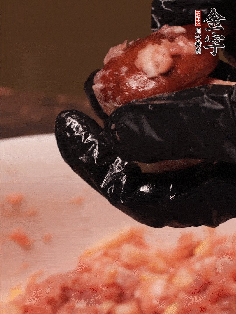 攪拌上勁，15g食用油，再攪拌一下，分成30g小圓球，冰凍1小時(shí)