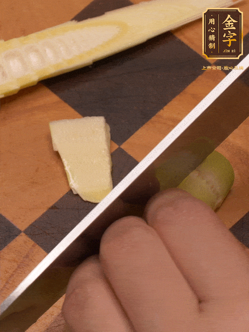 雷筍，剝?nèi)ネ鈿?，切成?>
					</div>
					<span>步驟 3/7</span>
					<p>雷筍，剝?nèi)ネ鈿ぃ谐啥?/p>
				</li><li>
					<div   id=