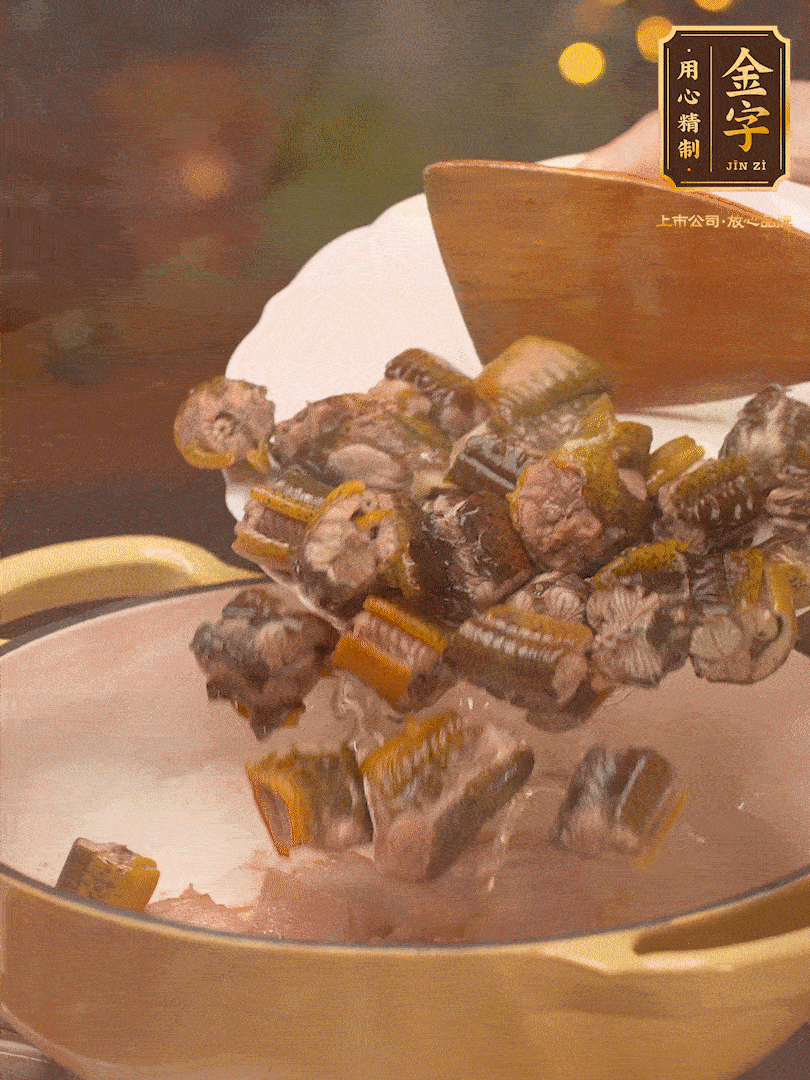 再加入黃鱔、春筍 炒出香味