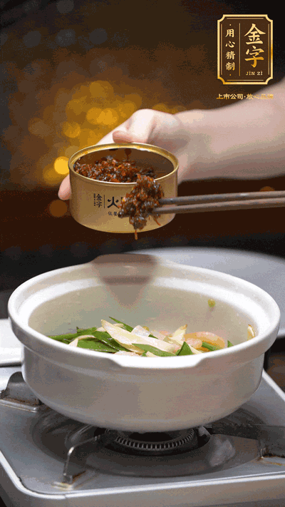 蝦仁、XO醬，猛火翻炒均勻