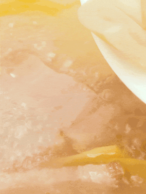 金字咸肉、火腿、春筍 通通放入鍋中小煮30分鐘