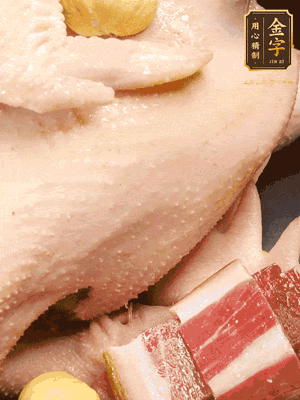 冷水、整雞、蔥結(jié)、姜片、雞油、火腿、板栗（雞肉：水=1:3）