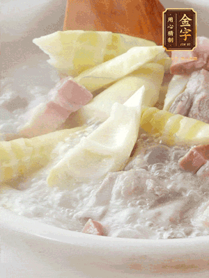 開蓋后放春筍，小火慢篤20分鐘左右，出鍋后盛出。