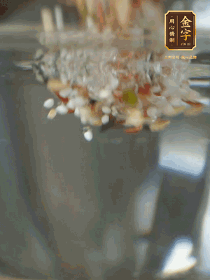 雜糧提前浸泡6小時(shí)，洗凈后下砂鍋