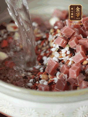加入金字火腿丁，清水