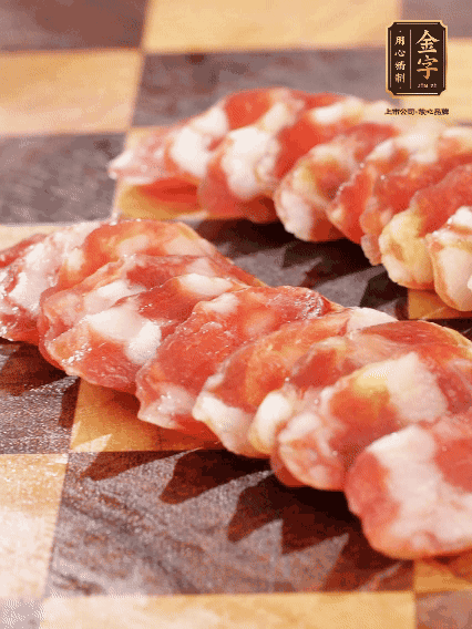 金字香腸切片，蘆筍去皮切丁