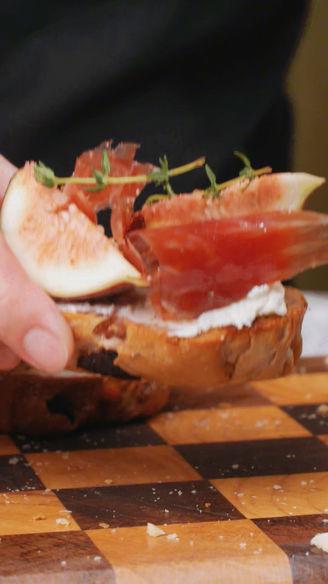 歐包切片，烤箱180°復(fù)烤10分鐘
