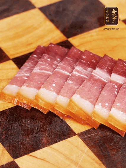 鮑魚處理干凈，金字火腿切片備用