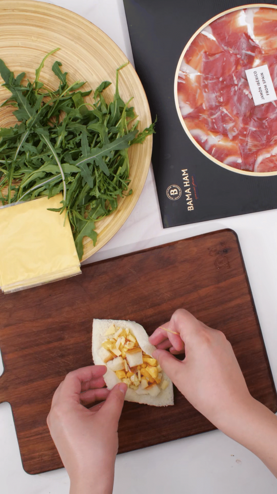 一片吐司，放一片芝士
