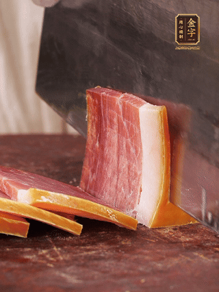 火腿切片，溫水浸泡5分鐘